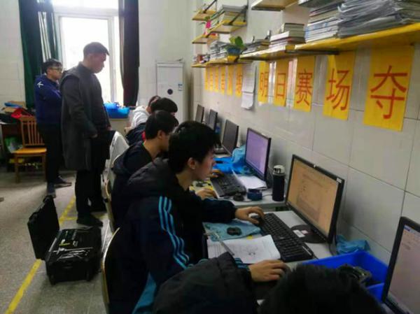 0320交流技藝 備戰(zhàn)省賽——記杭州技師學院、嵊州市中等專業(yè)學校來秀水中專進行省賽備戰(zhàn)拉練-羅川1_副本.jpg