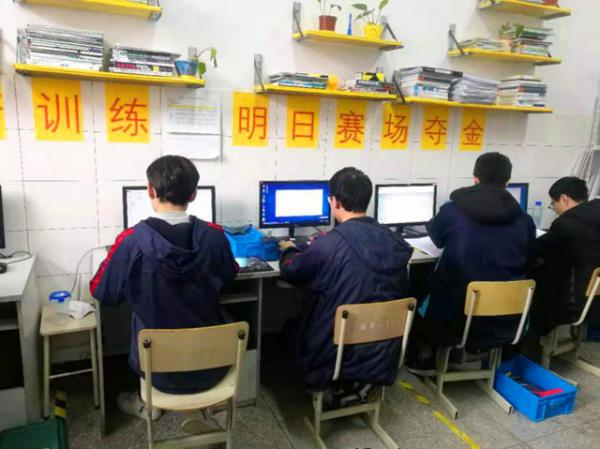 03201交流技藝 備戰(zhàn)省賽——記杭州技師學院、嵊州市中等專業(yè)學校來秀水中專進行省賽備戰(zhàn)拉練-羅川2_副本.jpg