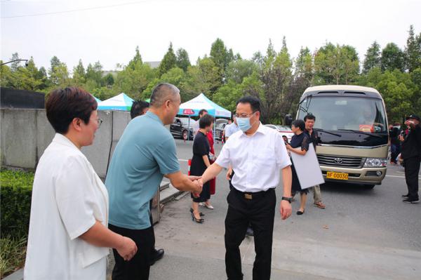 嘉興市副市長邢海華一行慰問秀水學(xué)院全體教師2.JPG
