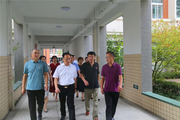 嘉興市副市長邢海華一行慰問秀水學(xué)院全體教師1.JPG