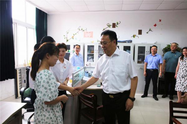 嘉興市副市長邢海華一行慰問秀水學(xué)院全體教師3.JPG