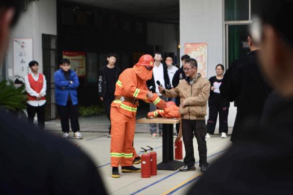 11.10 師生有情火無情 校園防火鐘長鳴-李萍芳1.JPG